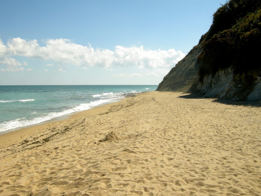 Pusta piaszczysta plaża w Bjałej Bułgaria