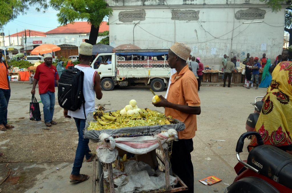 Sprzedawca owoców w stolicy